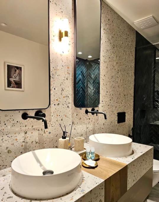Novi'S Luxury Apartment 2 Gjirokastra Kültér fotó